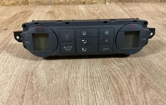 Ford Focus Climate control unit 6N4T18C612AC W6CA71335