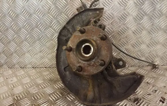 Toyota Corolla Verso E121 Front wheel hub