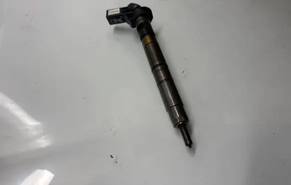 Audi A4 S4 B8 8K Fuel injector 0445116030