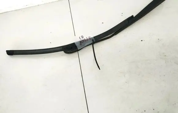 Chrysler 300 - 300C Front wiper blade arm