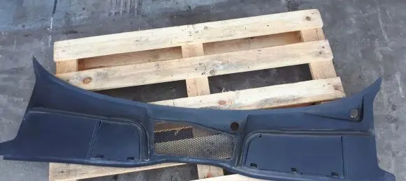 Audi A4 S4 B9 Wiper trim 8W1819403A