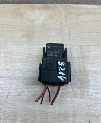 Mercedes-Benz CLS C219 Other relay 0025421219