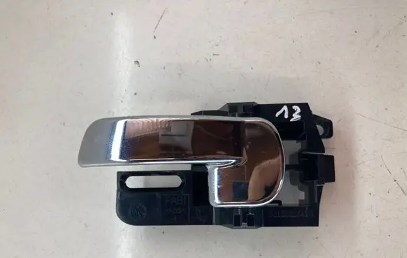 Nissan Qashqai+2 Front door interior handle