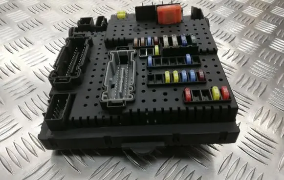 Volvo S60 Fuse module 30732769 28014120