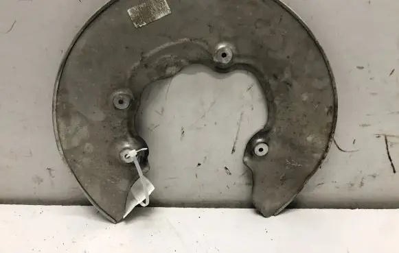 BMW 3 G20 G21 Rear brake disc plate dust cover 6871342