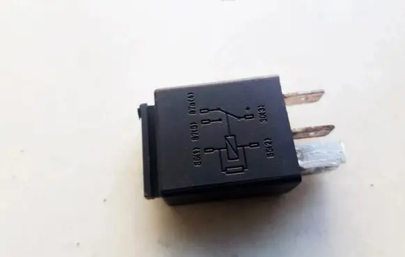 Skoda Octavia Mk2 (1Z) Other relay 8Z0951253
