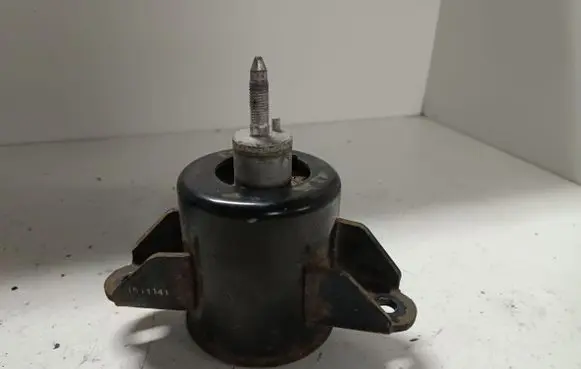 Nissan Leaf I (ZE0) Engine mount bracket