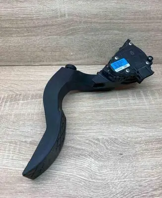 Audi A4 S4 B6 8E 8H Accelerator throttle pedal 8E1723523F 6PV008376