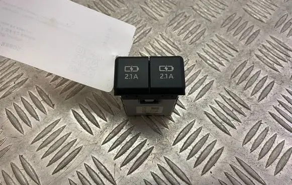 Toyota RAV 4 (XA50) USB socket connector 8553215010