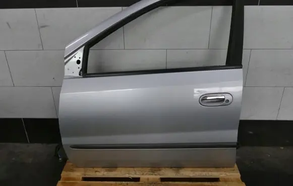 Nissan Almera Tino Front door