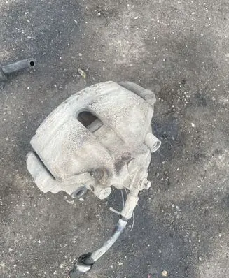 Volkswagen PASSAT B6 Front brake caliper