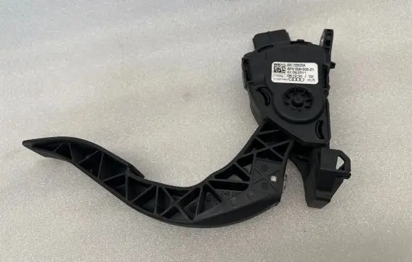Audi A4 S4 B8 8K Accelerator throttle pedal 8K1723523A 6PV00950521 01092011