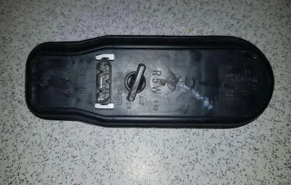BMW 5 E39 Tail light bulb cover holder 8371324