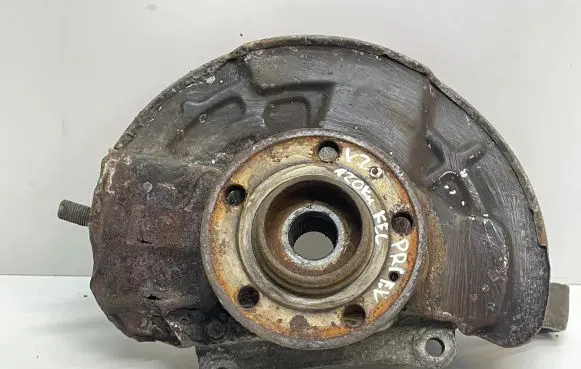 Volvo V70 Front wheel hub 9461944