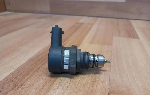 Renault Espace IV Fuel pressure regulator 8200610770 0281002800 226706711R