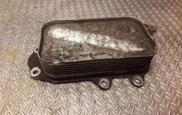 Mercedes-Benz B W245 Engine oil radiator 6401800765 A6401800765