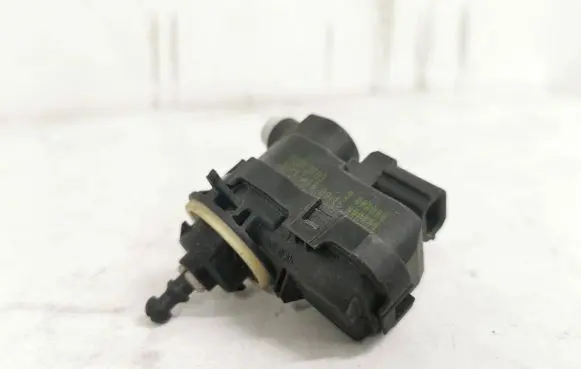 Toyota Auris E180 Headlight level adjustment motor 90013783