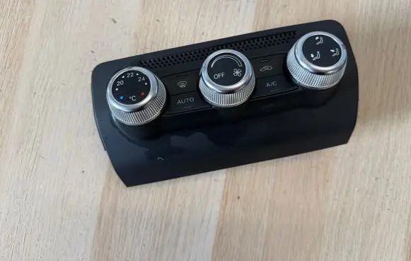 Audi A1 Climate control unit 8X0820043C