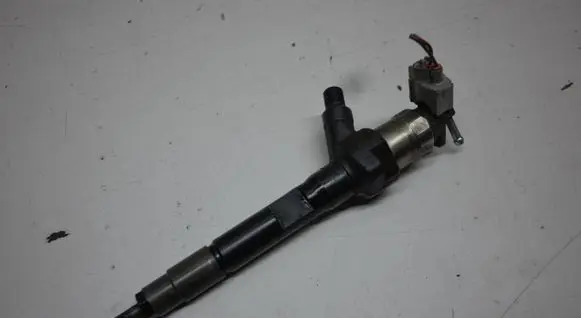 Mazda CX-7 Fuel injector R2AA13H50