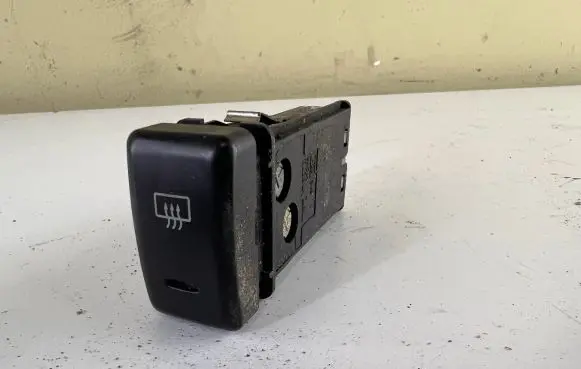 Opel Frontera B Windscreen/window heater switch M18872