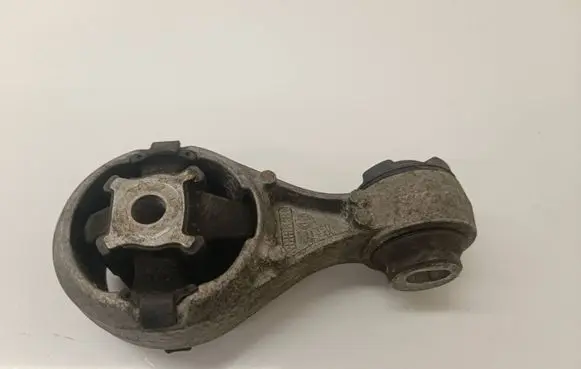 Nissan Qashqai Engine mount bracket 113501D000 T1350