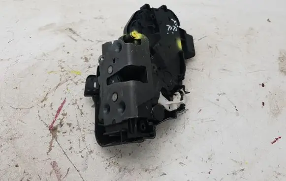Volvo XC70 Front door lock 31253286 A048317 986904