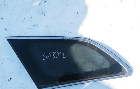 Toyota Avensis T270 Rear side window
