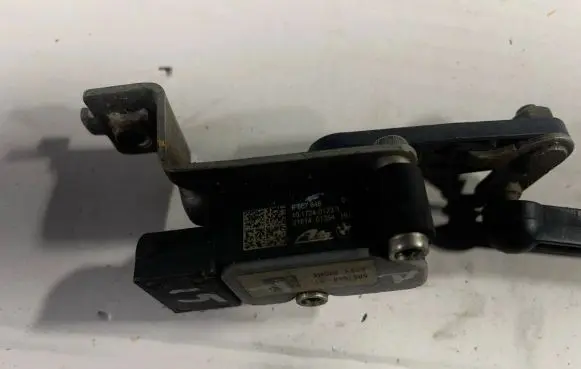 BMW i3 Front height sensor lever 6867646