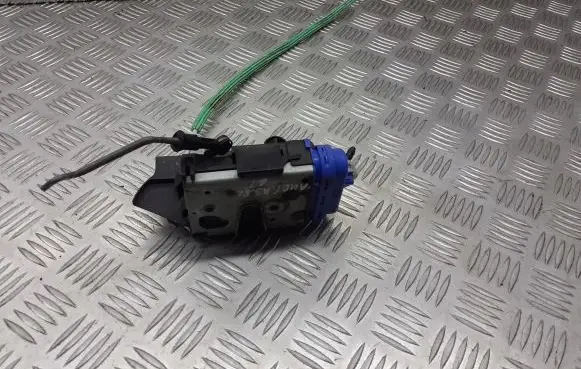 Audi A3 S3 8L Rear door lock 8D0839015A