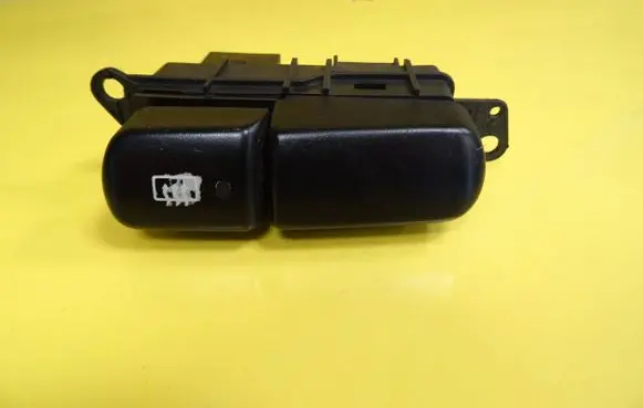 Mitsubishi Carisma Windscreen/window heater switch