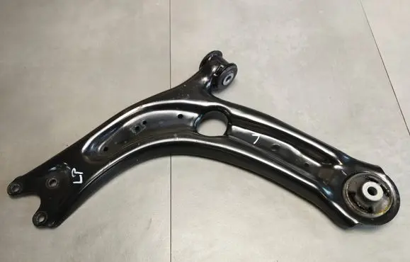 Volkswagen Tiguan Front lower control arm/wishbone 3Q0407153D