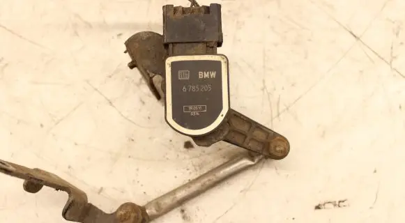 Headlight/headlamp level sensor
