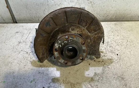 Volkswagen PASSAT B6 Front wheel hub