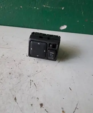 Nissan Pathfinder R51 Wing mirror switch CL03EE