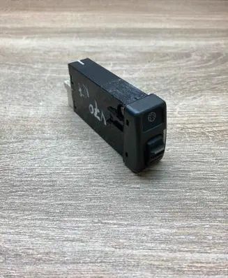 Volvo V70 Light switch 6849861
