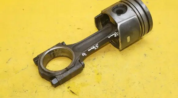 Peugeot Partner Piston with connecting rod