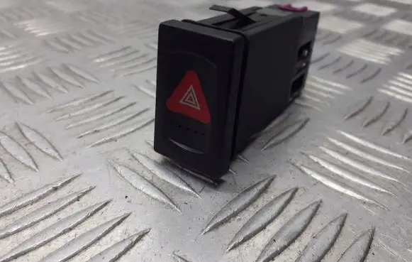 Volkswagen PASSAT B5 Hazard light switch