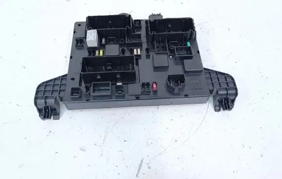 Opel Zafira C Fuse module 13368651 365927271