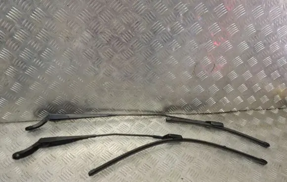 Peugeot 2008 I Front wiper blade arm