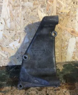 Mercedes-Benz E W124 Generator/alternator bracket R1031550435