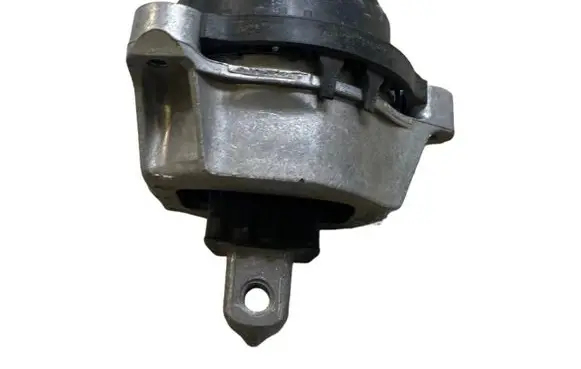 BMW X7 G07 Engine mount bracket 8841312