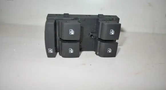 Opel Mokka X Electric window control switch 22915128