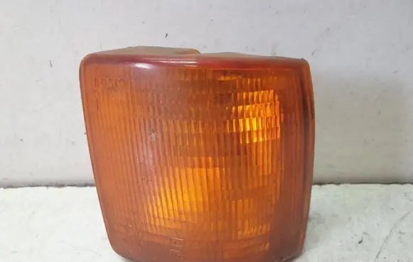 Audi 80 90 B2 Front indicator light 32791R6