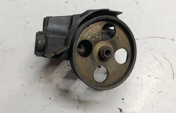 Citroen Xsara Picasso Power steering pump 9636271680