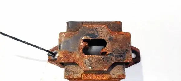 Mazda 3 I Engine mount bracket 