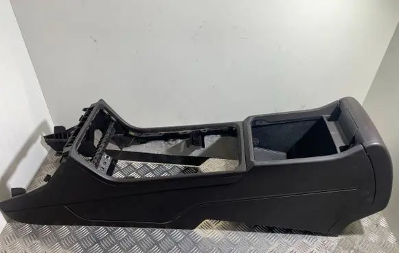 Volkswagen Touareg II Center console 7P1863243