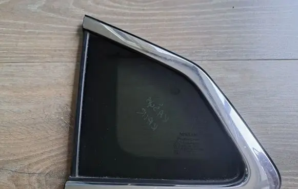 Nissan Qashqai Rear side window M5532 43R001595