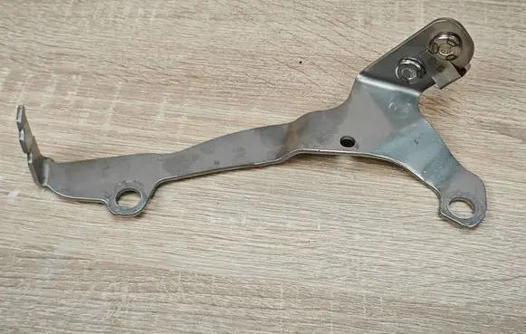 BMW 8 G16 Oil filter mounting bracket 8664540