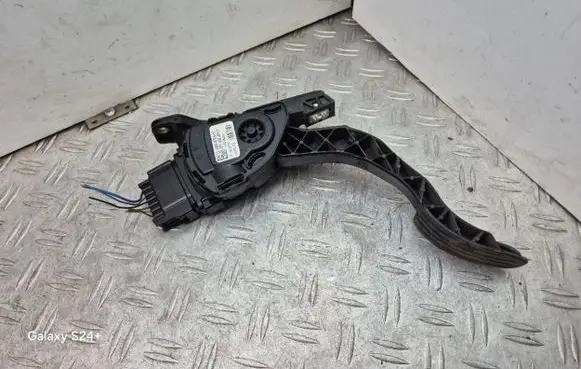 Volvo V70 Accelerator throttle pedal 6G929F836BD 6PV00922001