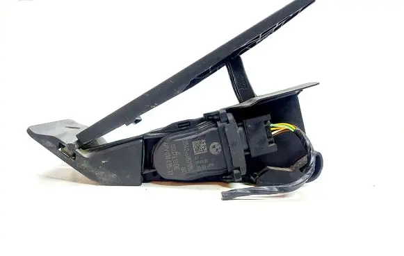 BMW 2 F46 Accelerator throttle pedal 35426853175 12037313DE